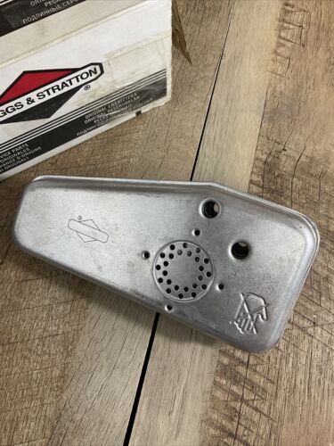 NOS OEM Briggs & Stratton New Muffler Part No 692304 (6922754752695)
